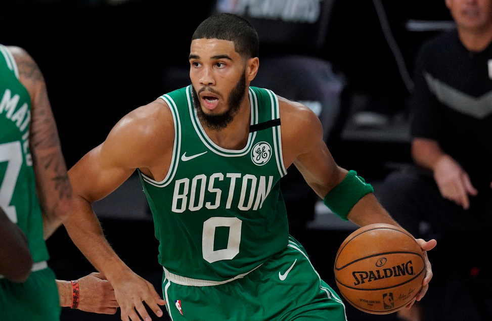 关于摩纳哥迎荷甲关键赛，国际比赛日手感冰凉，更衣室稳定，临场指挥获称赞的信息