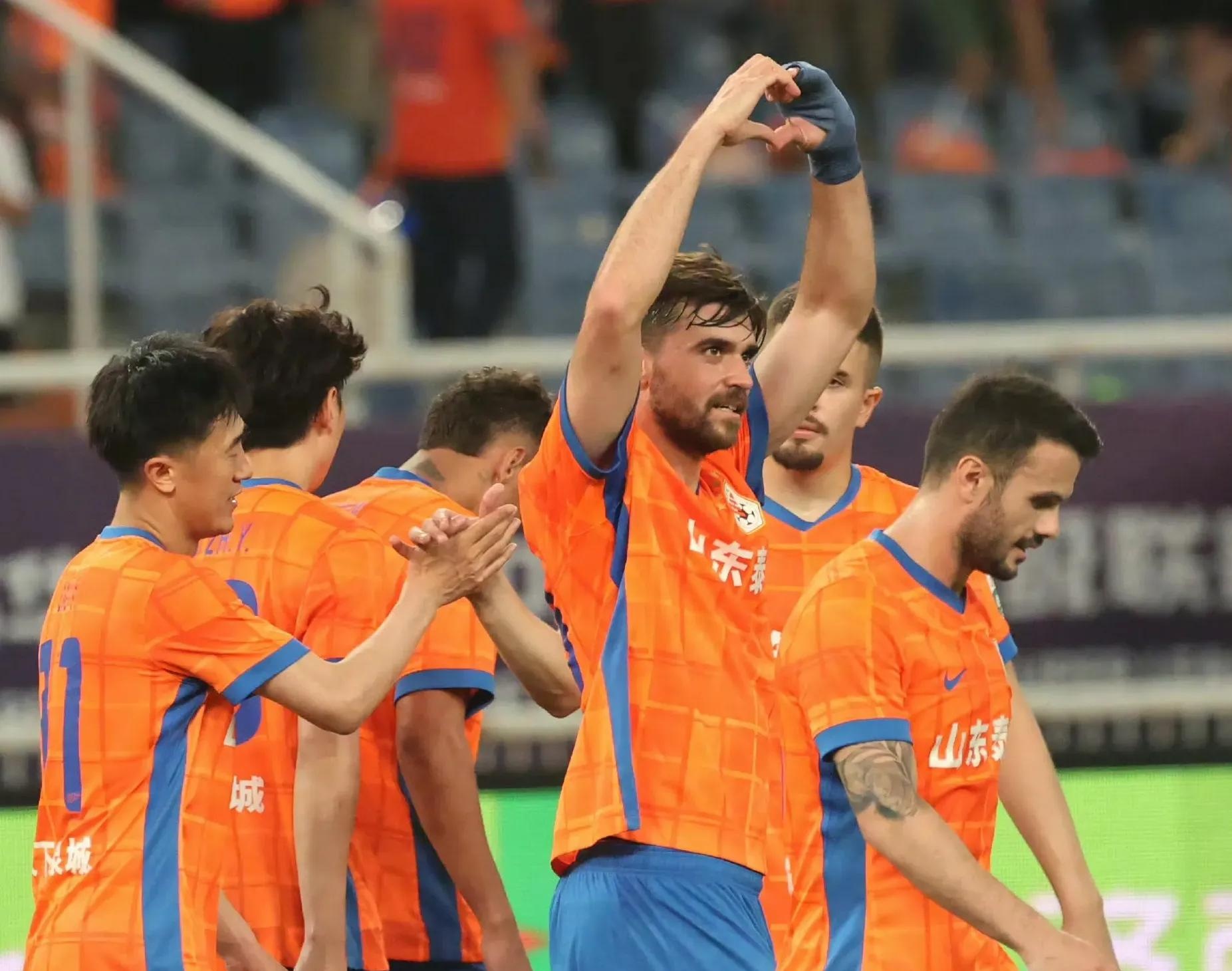 关于荷甲赛前走向成谜，山东泰山篮板制胜，质疑声仍在，控场能力受关注的信息