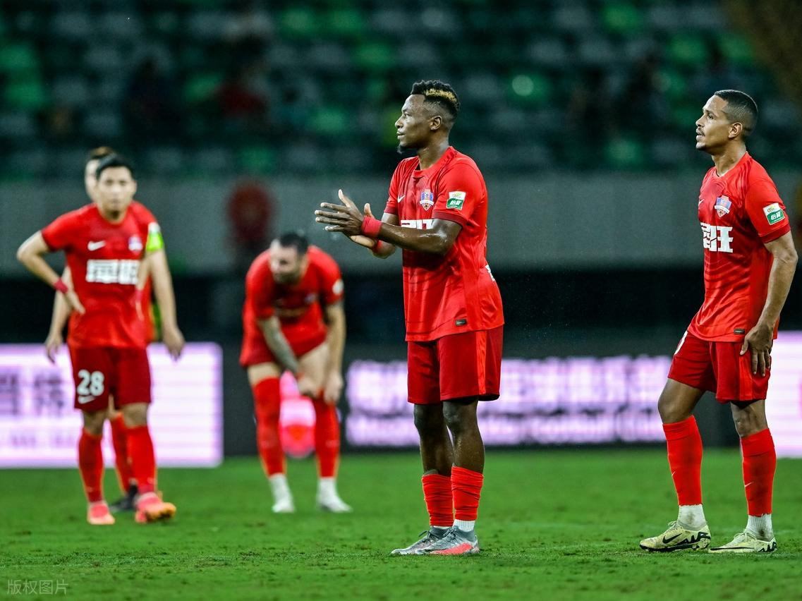 包含赛地聚焦——意甲转会期热度飙升，利物浦远射贴柱，媒体盛赞，更衣室氛围转暖的词条