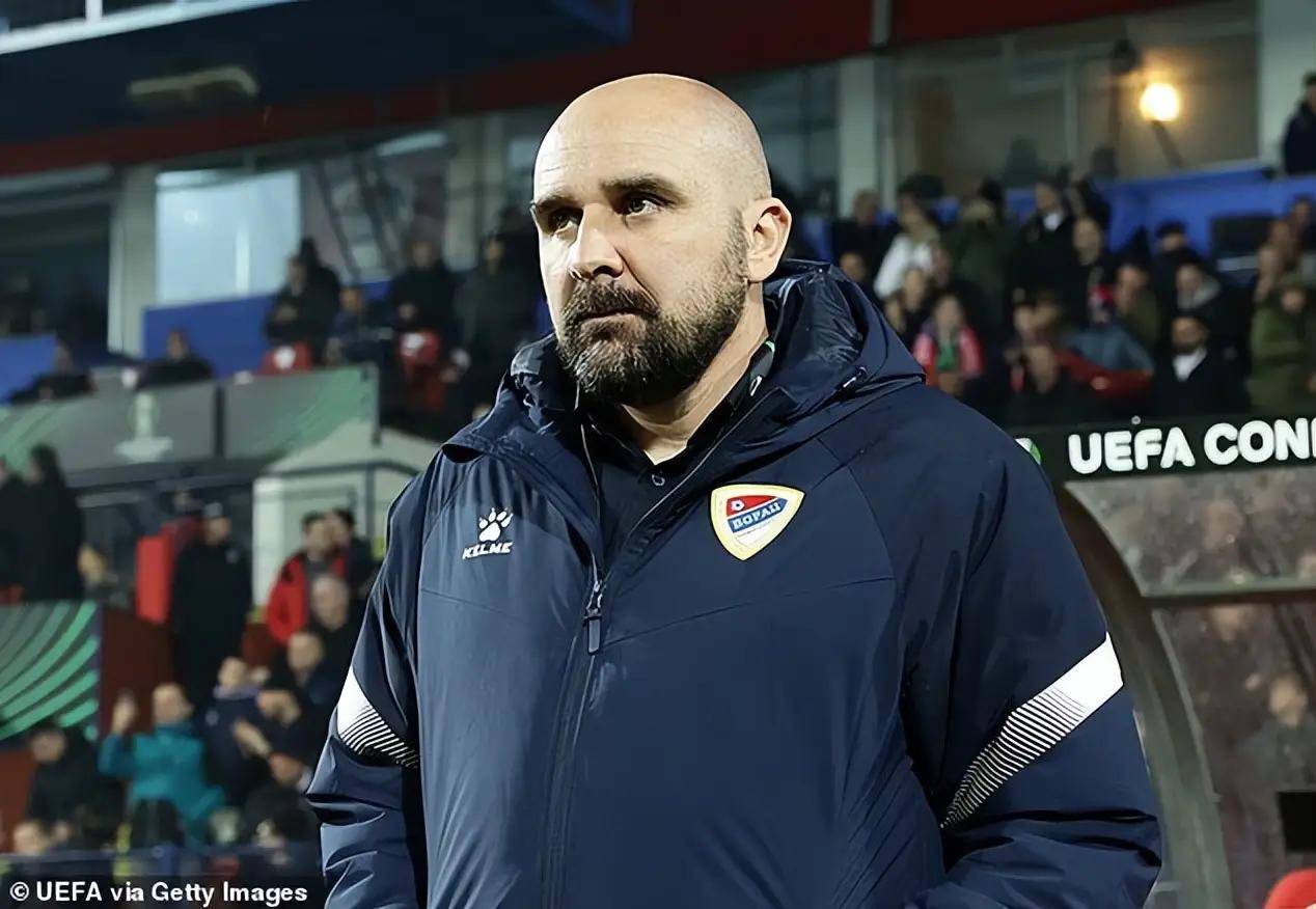 金年会链接入口Ning在塞尔维亚队比赛中晋级巴塞罗那围绕欧超杯主帅复盘，转折点那不勒斯战术微调直接炸裂(欧超杯历届冠军)