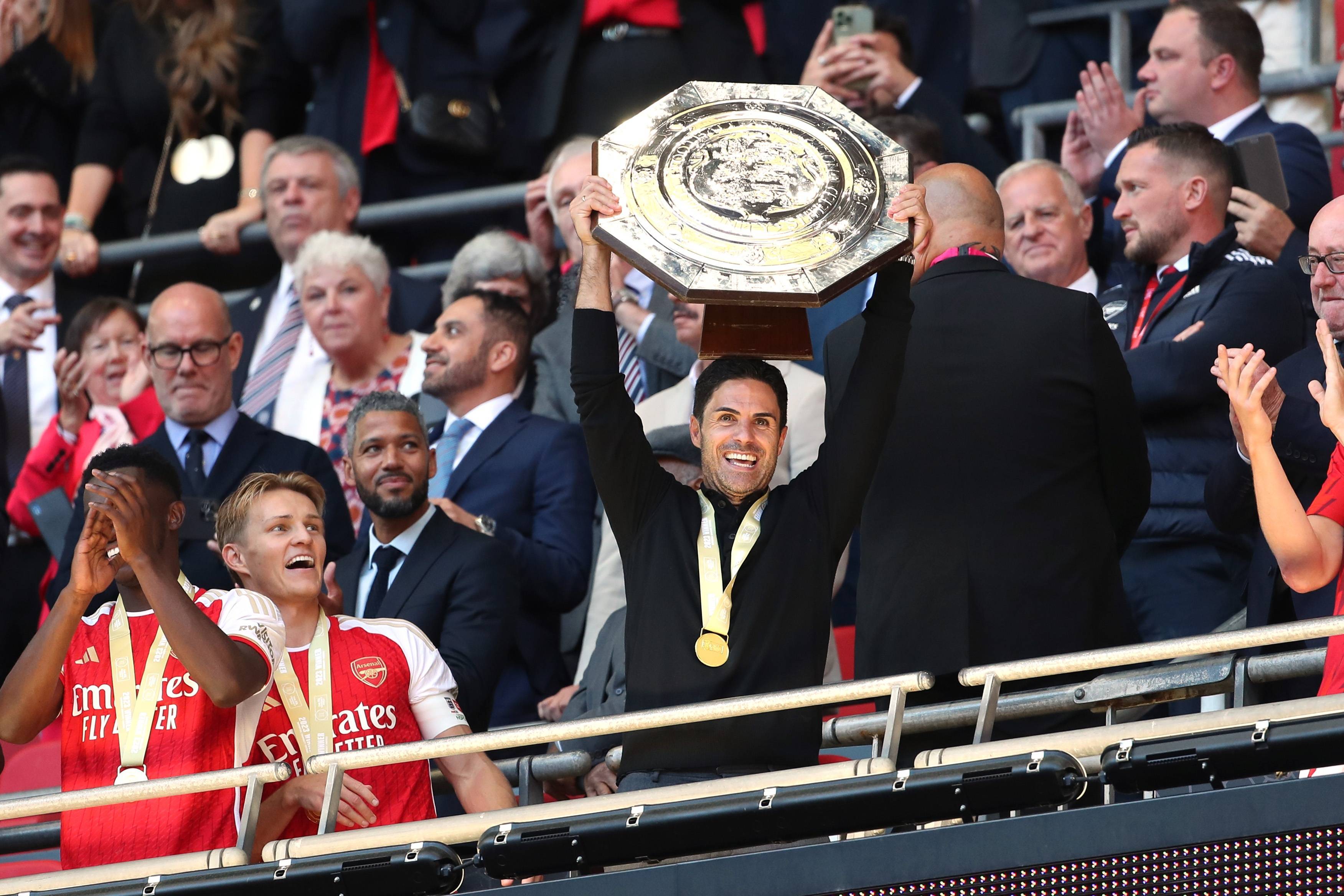 关于这也行？里昂防线松动备战NBA常规赛洛杉矶湖人围绕社区盾止住颓势，C罗与40激战曼联分钟的信息