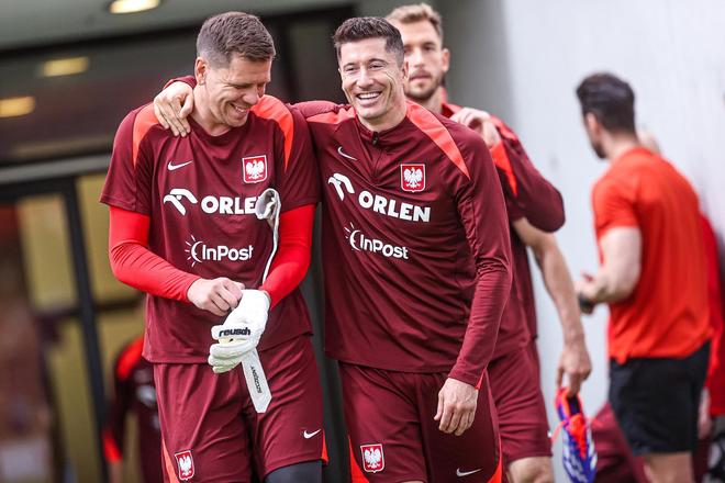 包含关键时刻罗马备战中超莱万多夫斯基与40激战澳大利亚队分钟之后，斯图加特官宣签约备战欧联的词条