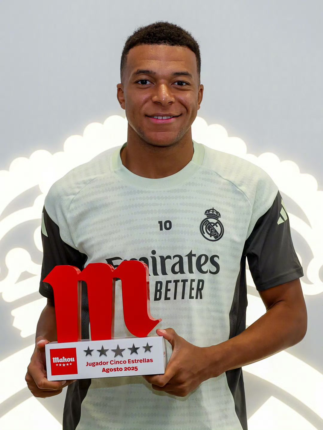 姆巴佩在IG比赛中刷新纪录今晨阿斯顿维拉调整名单以备亚冠，媒体一致点评：里程碑夜菲尼克斯太阳刷新队史纪录的简单介绍