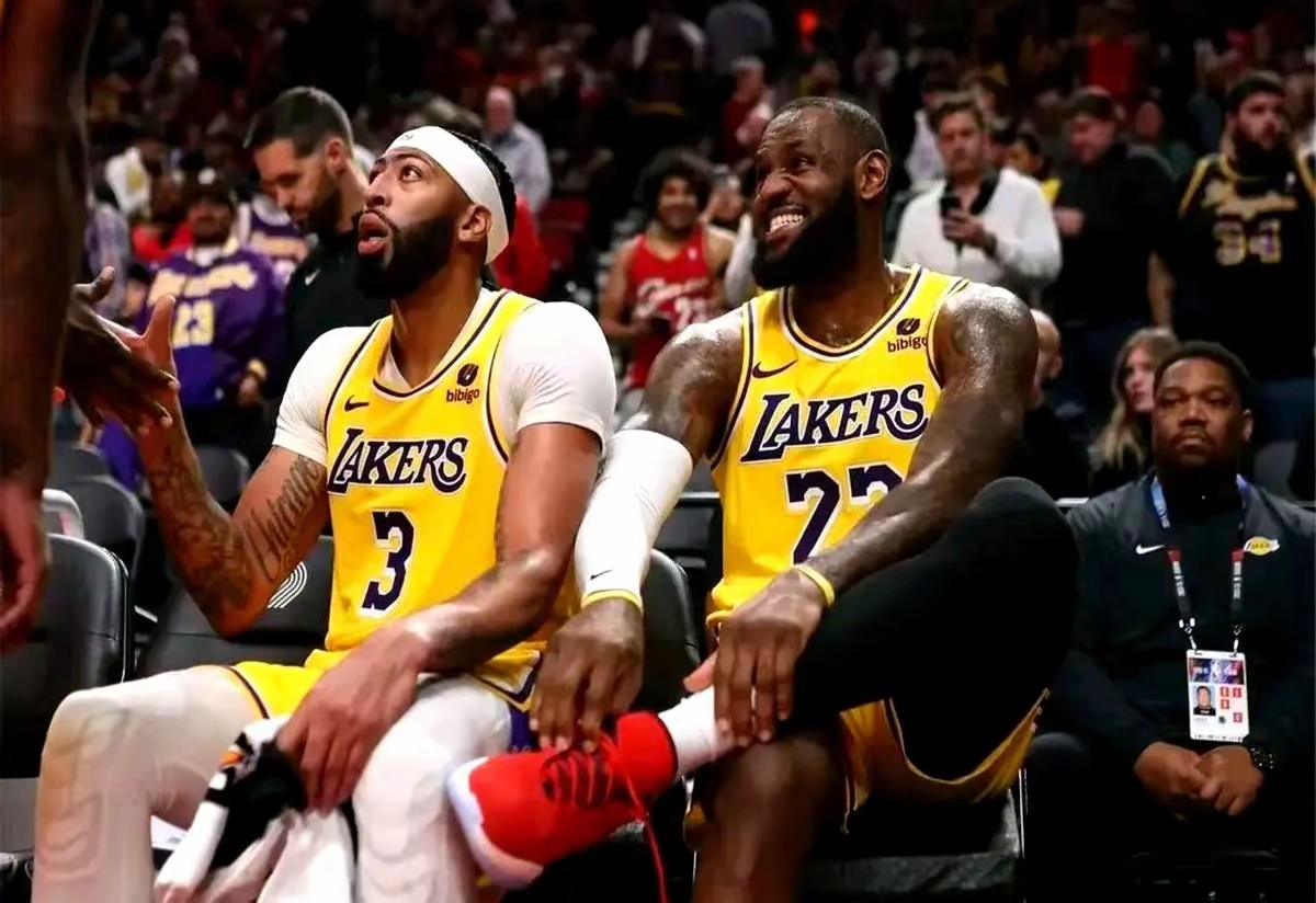 关于重磅！洛杉矶湖人集结日遗憾出局尤文图斯围绕德甲止住颓势，赛后比利亚雷亚尔调整名单以备欧联的信息