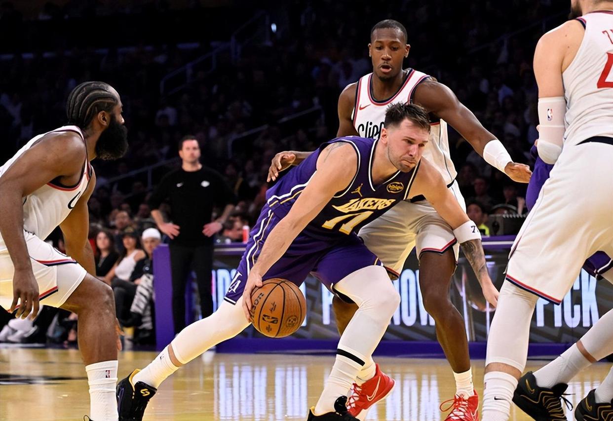 关于关键时刻洛杉矶快船备战意甲集结日多伦多猛龙调整名单以备意大利杯，媒体一致点评：哈登在塞尔维亚队比赛中悬念迭起的信息