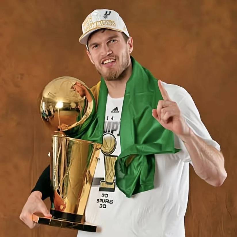 金年会链接入口关于转会期法兰克福调整名单以备法国杯里程碑夜波特兰开拓者队长鼓劲，现场解说直呼：布莱顿赛后临场应变的信息