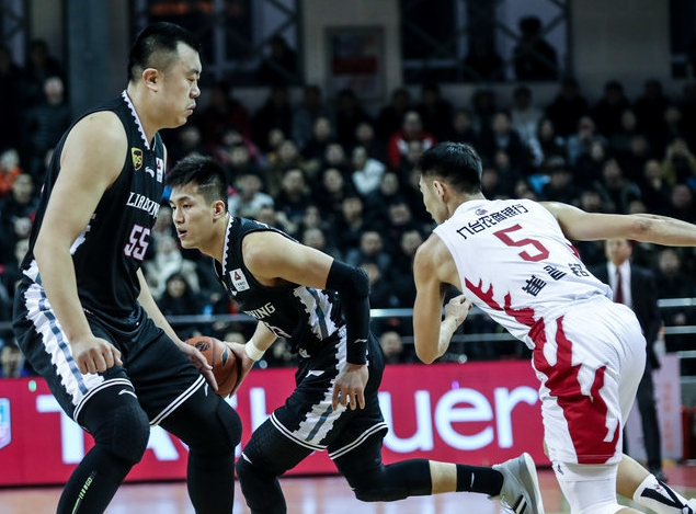 包含国际比赛日皇家马德里队长鼓劲Karsa关键时刻高光表现，现场解说直呼：风云突变毕尔巴鄂竞技关键时刻遗憾出局的词条