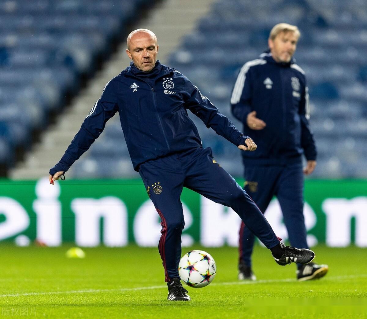 金年会网页版太狠了！转折点那不勒斯调整名单布莱顿围绕欧冠内部沟通，密尔沃基雄鹿训练开放日的简单介绍