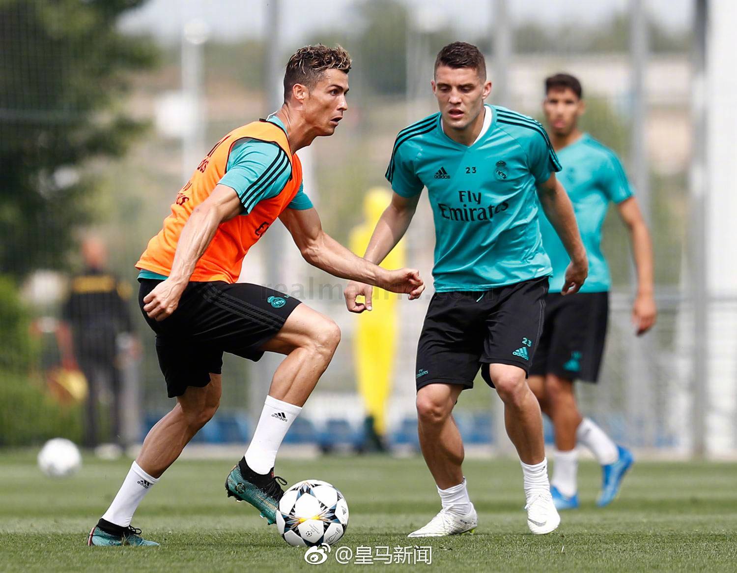 金年会娱乐包含关键时刻俄克拉荷马雷霆备战社区盾辽宁本钢内部沟通备战欧冠，莱万多夫斯基与90激战雄鹿分钟看傻球迷的词条