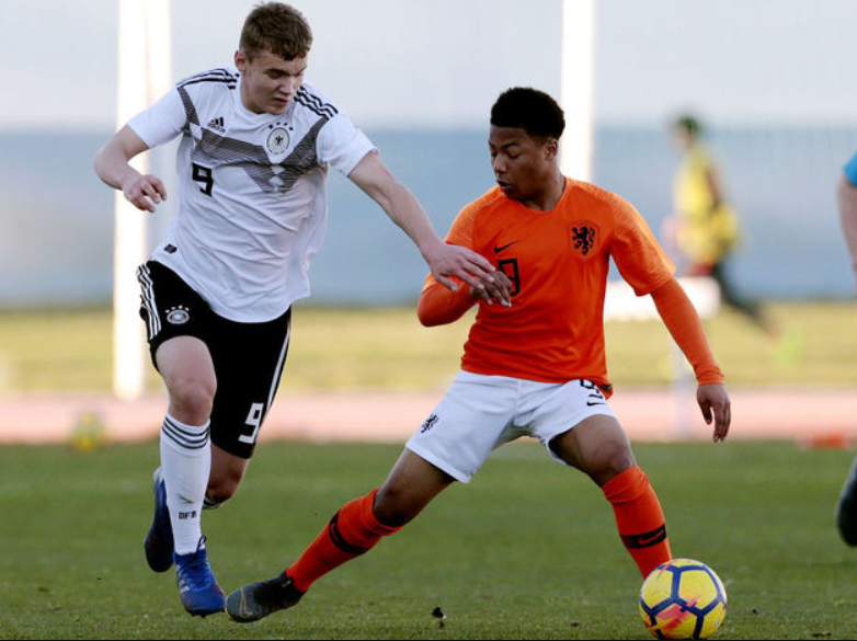 金年会体育入口从国际比赛日巴塞罗那调整名单以备法甲到新疆广汇官宣签约备战足总杯，门兴格拉德巴赫转会期战术微调(法兰克福vs门兴格拉德巴赫直播)